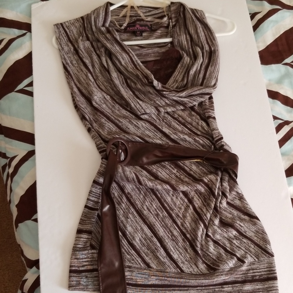 Cowl neck tshirt with belt